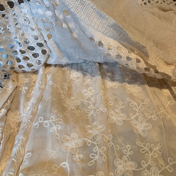 Cream layered top, sz L - Picture 5 of 8